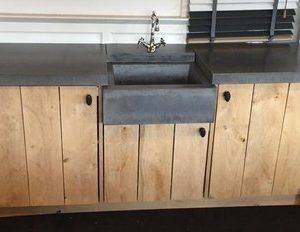 Eiken houten onderkasten met betonnen spoelbak en blad | Keukensnodig.nl