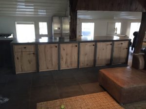 Geplaatste steigerhouten buitenkeuken | Keukensnodig.nl